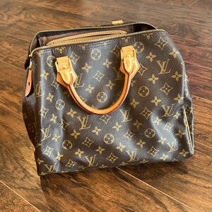 Louis Vuitton speedy 30- excellent used condition with bag and box.